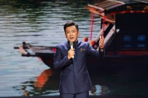 《南湖，有船靠岸》 作者：黃亞洲 朗誦：高楓(廣西藝術(shù)學(xué)院播音指導(dǎo)、教授 中國播音主持金話筒獲得者)