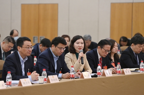 強(qiáng)化教育科技人才支撐，加快建設(shè)國(guó)際科技創(chuàng)新中心屆別聯(lián)組座談會(huì)上發(fā)言。