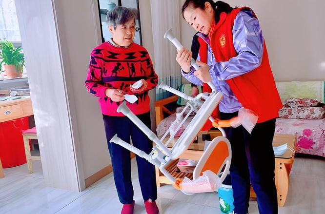 “黃扶手”托起幸?！跋﹃?yáng)紅”