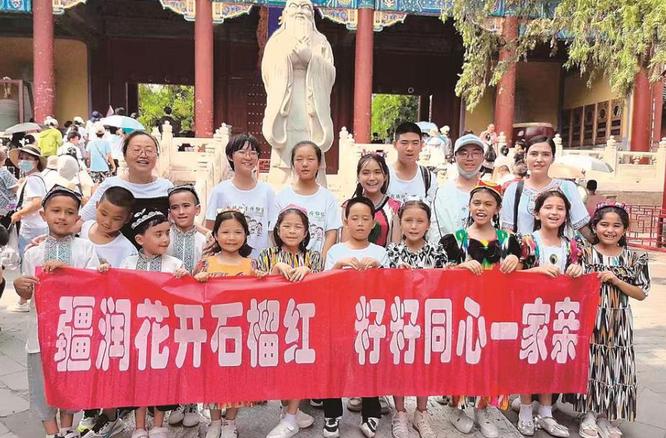 北京四?？鬃訒簛砹艘蝗盒陆∨笥?>
        <p><span>
    
    北京四海孔子書院來了一群新疆小朋友
    </span></p>
    </a>
    </li>
    <li >
    <a href=