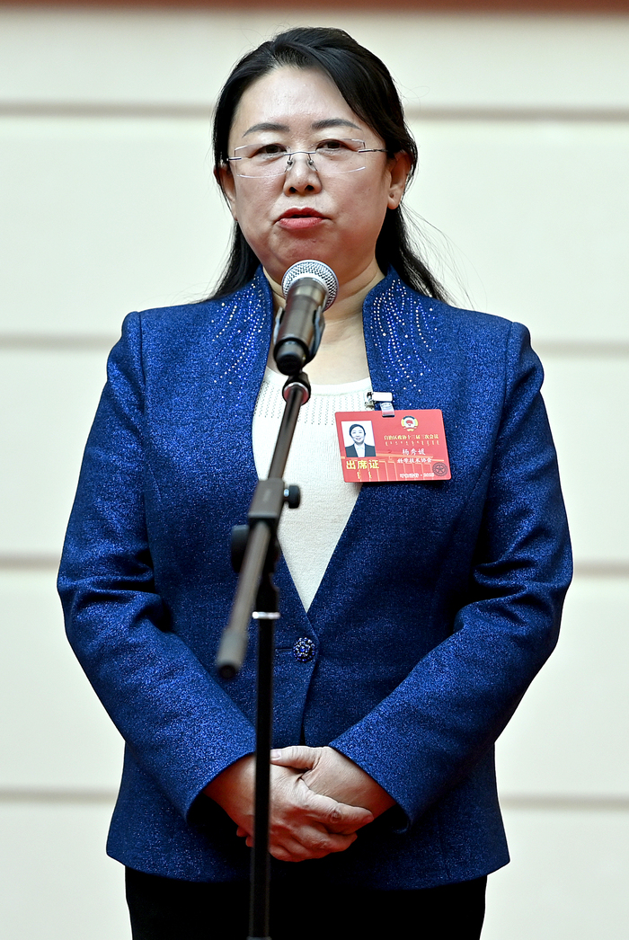 自治區(qū)政協(xié)委員、通遼市科爾沁區(qū)副區(qū)長楊秀媛