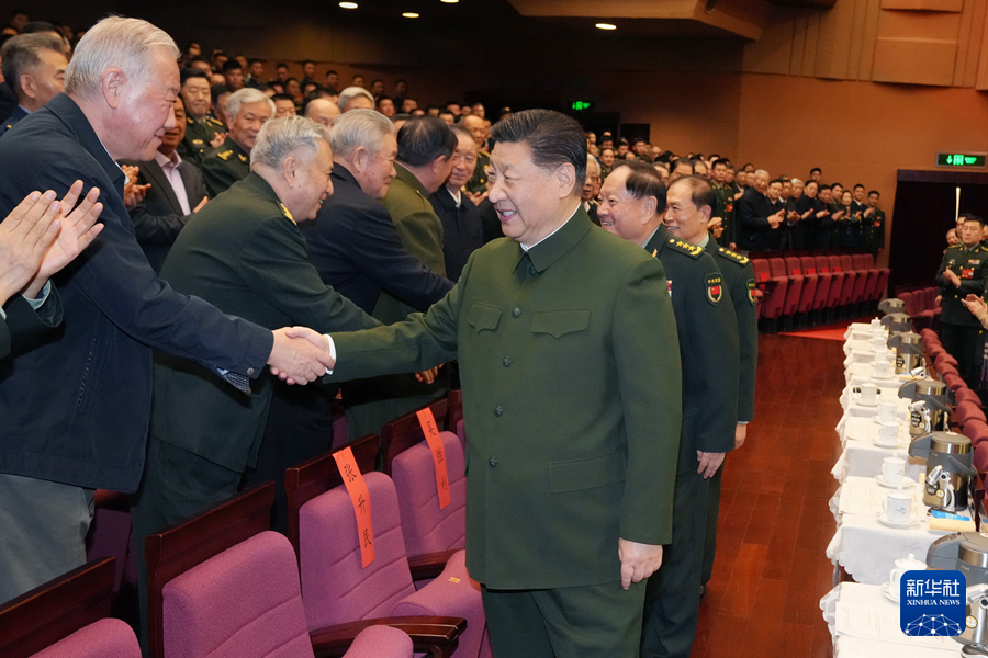 中央軍委舉行慰問駐京部隊(duì)老干部迎新春文藝演出 習(xí)近平向全軍老同志祝賀新春