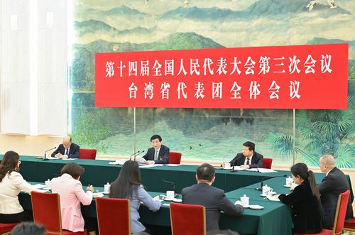 3月7日下午，中共中央政治局常委、全國(guó)政協(xié)主席王滬寧參加十四屆全國(guó)人大三次會(huì)議臺(tái)灣代表團(tuán)審議。新華社記者 高潔 攝