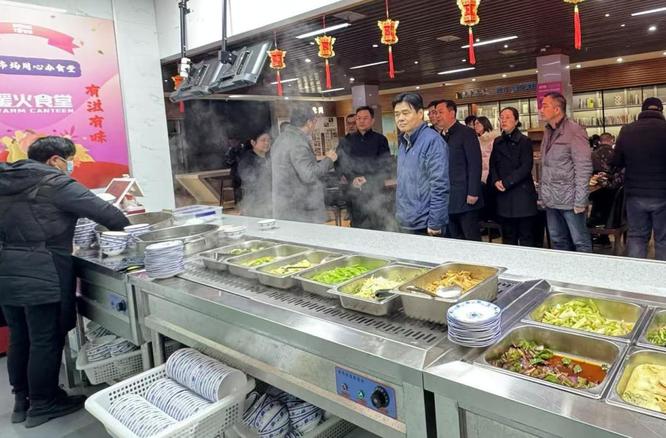 一間“暖火食堂”，一位民建會員的公益情
