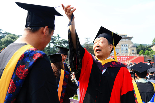 2017年6月22日，李德仁在武漢大學畢(6825593)-20250324083936