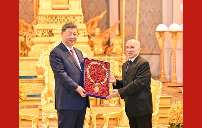 習(xí)近平會見柬埔寨國王西哈莫尼