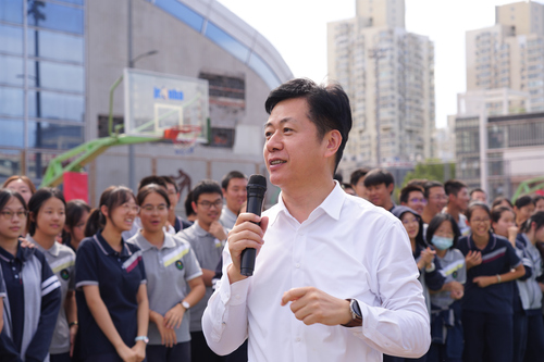 （勞動(dòng)節(jié)1）任煒東：培養(yǎng)幸福的人(分離圖(7123427)-20250430090936