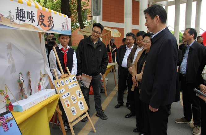 江蘇省海安市政協(xié)組織委員視察調(diào)研開發(fā)區(qū)實驗小學(xué)非遺特色品牌打造情況