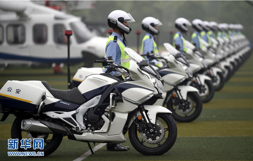 5月27日，警察攜警用摩托參加誓師大會。