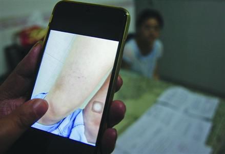 化丑妝、煙灰燙、甩耳光、潑冷水、罰跪地、拍視頻，15歲女生遭5名同學(xué)欺凌